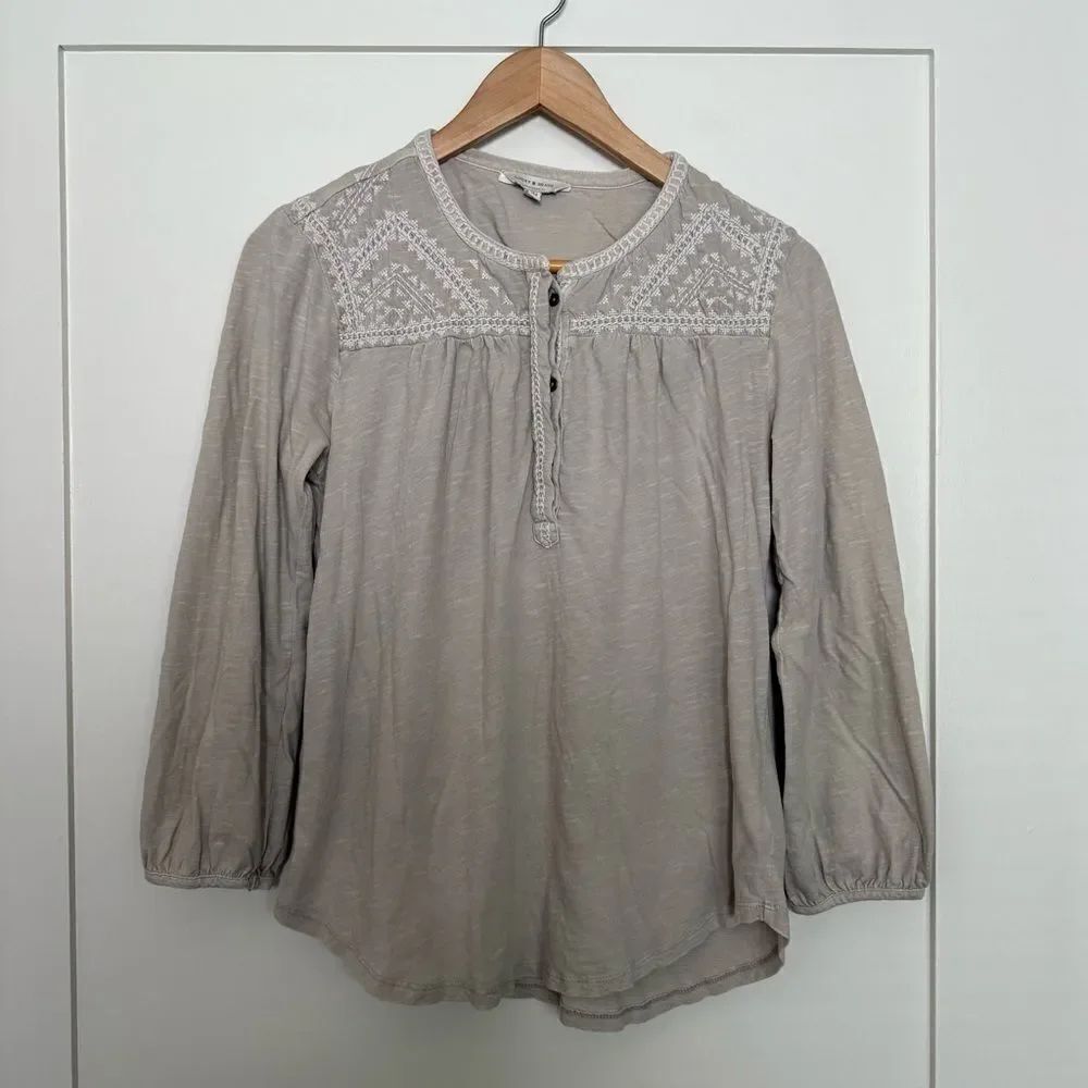 Lucky Brand Top Womens Sz M Gray Long Sleeve Embroidered Peasant Cottage Boho